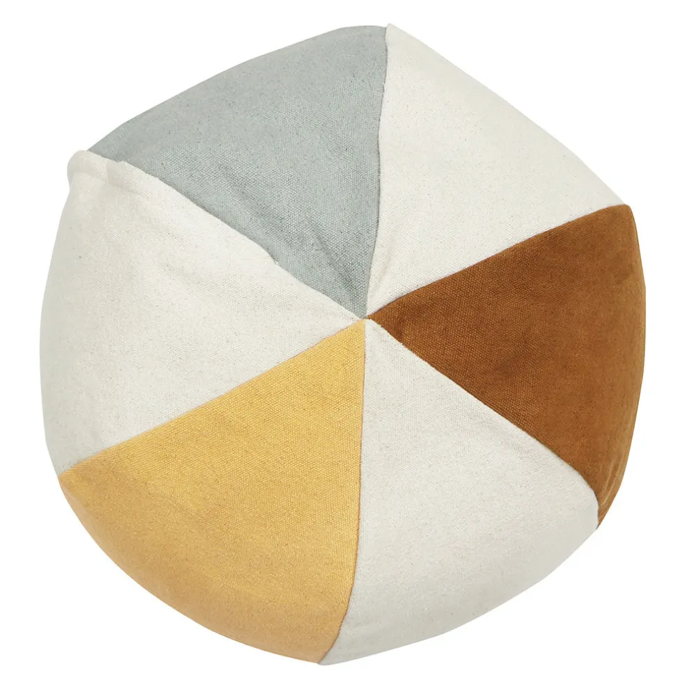 Ball Pouf
