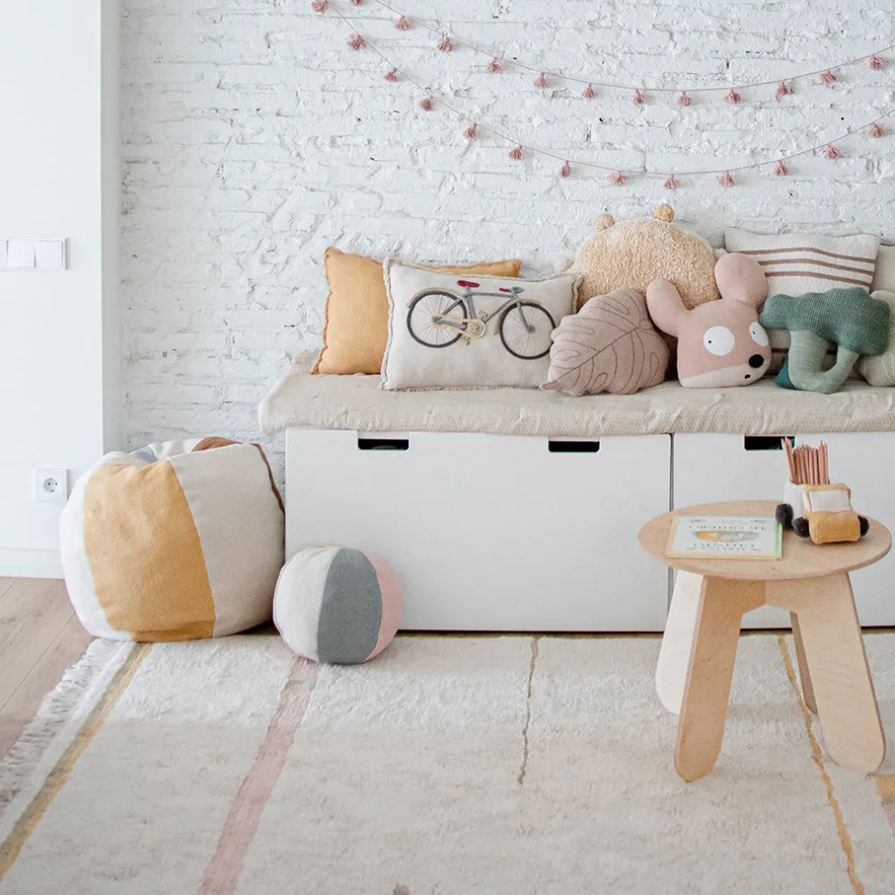 Ball Pouf