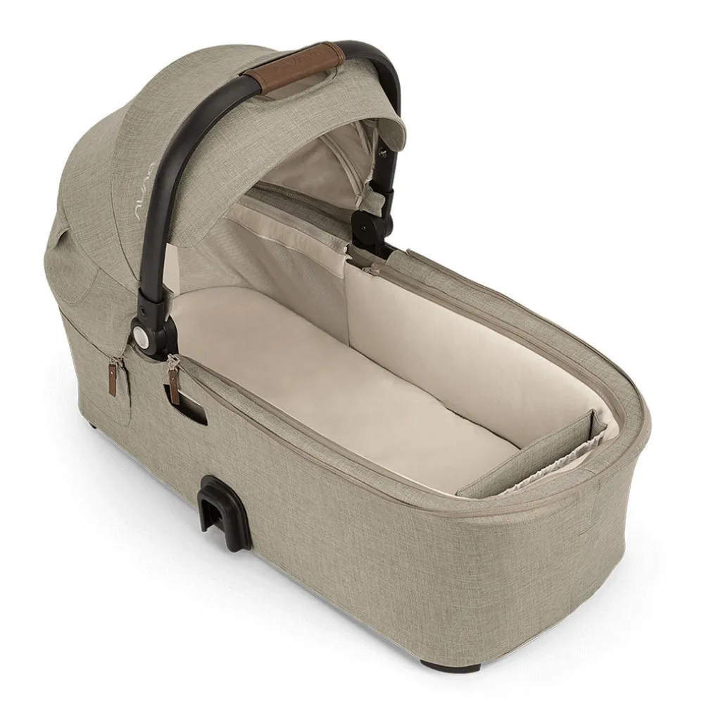 DEMI Next Bassinet + Stand