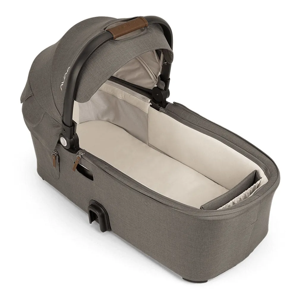 DEMI Next Bassinet + Stand