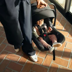 PIPA Aire Infant Car Seat + PIPA Series Base