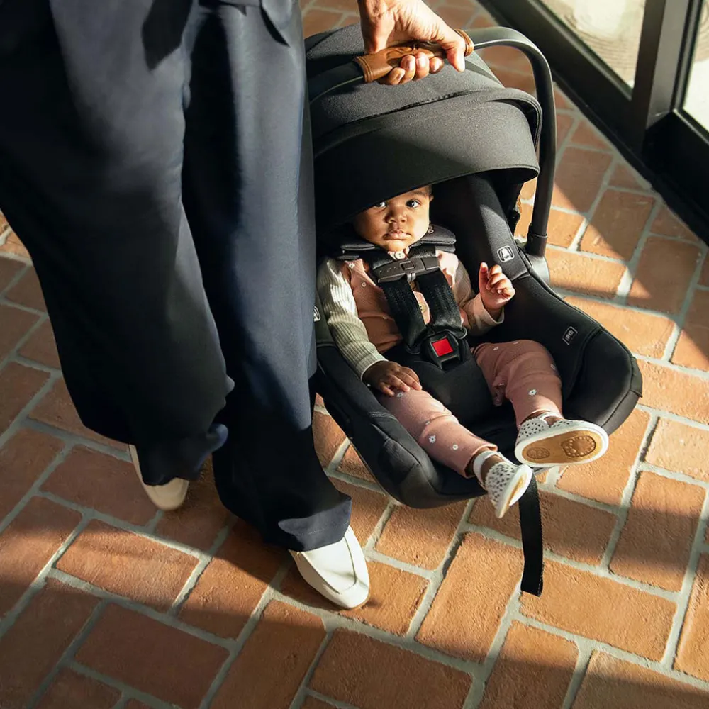PIPA Aire Infant Car Seat + PIPA Series Base